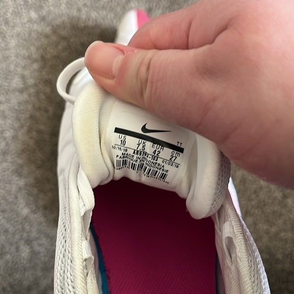 Nike Women’s Air Max 720 Sneakers / 10M - Picture 4 of 4